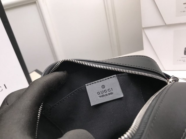 Gucci專櫃款男包 574886 古馳pvc黑色 男士休閒小挎包  gqy3483